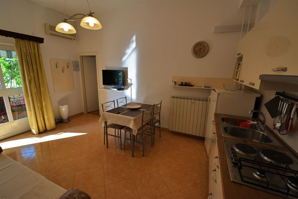 Apartments Nela Porec Exterior photo