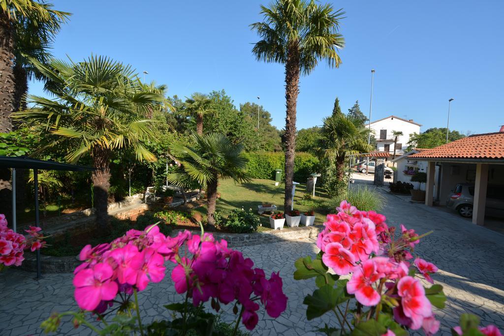 Apartments Nela Porec Exterior photo