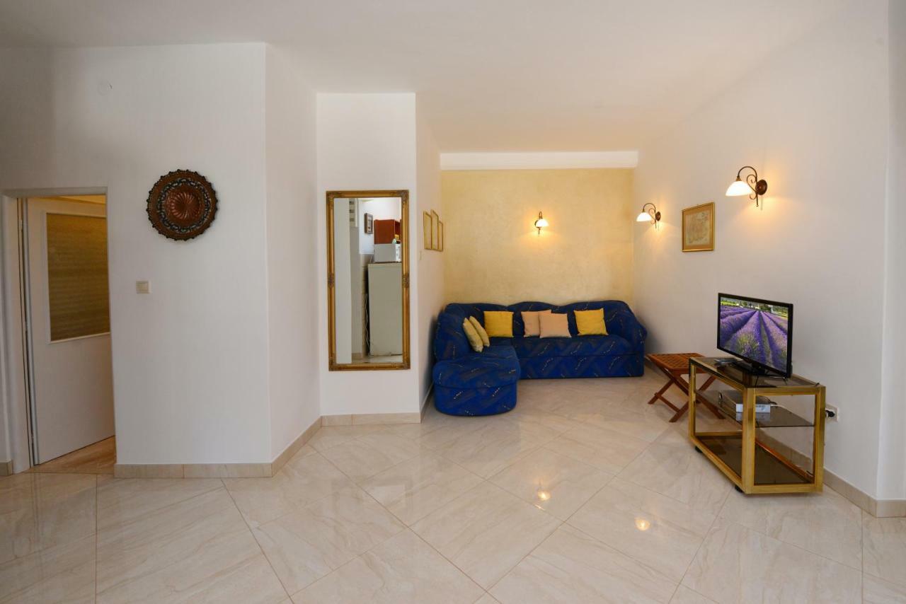 Apartments Nela Porec Exterior photo